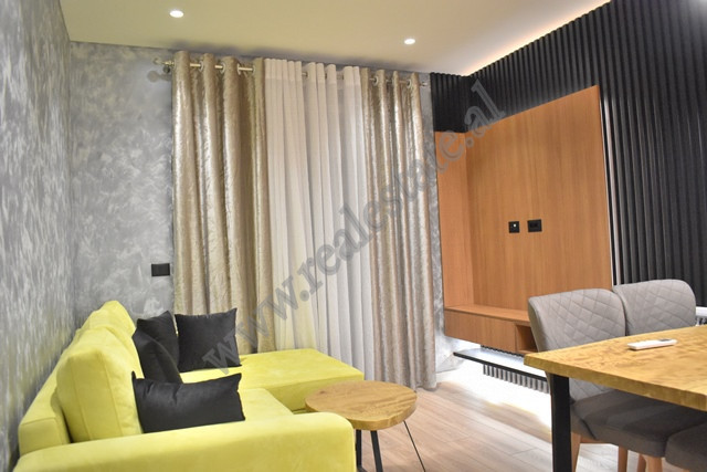 Apartament 2+1 me qera ne rrugen e Kavajes ne Tirane.
Apartamenti pozicionohet ne katin e dyte, te 